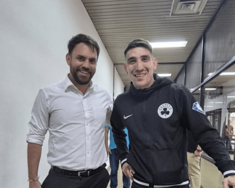 Eduardo Del Castillo junto a Centurion en su llegada a Bolivia.